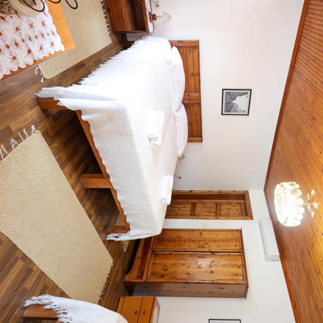 Guest House J.Prifti Berat Extérieur photo
