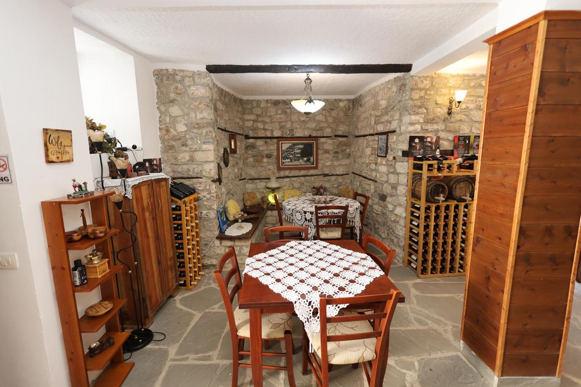Guest House J.Prifti Berat Extérieur photo